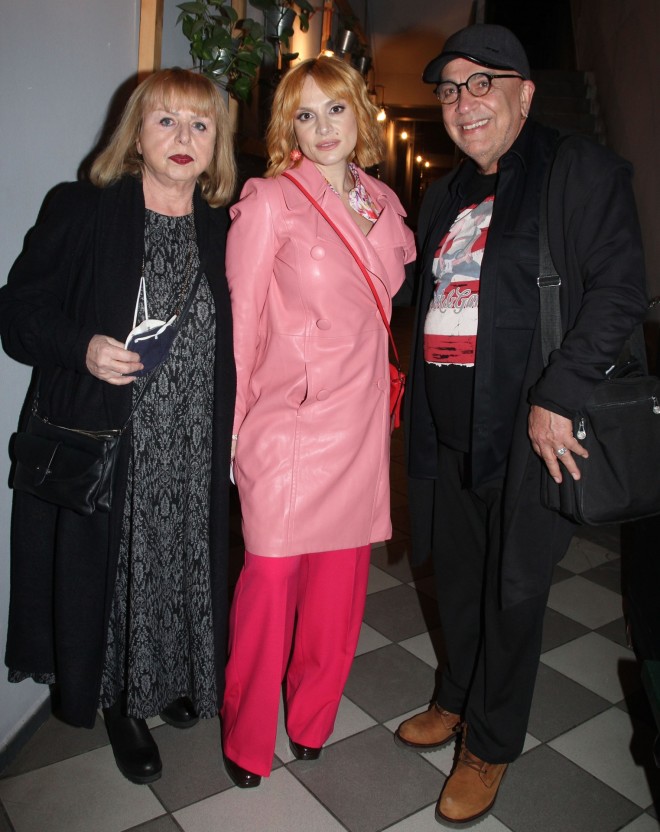 Ισιδώρα Σιδέρη, Ελεωνόρα Ζουγανέλη & Γιάννης Ζουγανέλης σε θεατρική πρεμιέρα τον περασμένο Μάρτιο