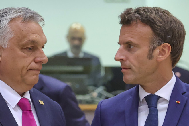 Σύνοδος Κορυφής: Ο Μακρόν πιέζει τον Ούγγρο Πρόεδρο για εμπάργκο στο ρωσικό πετρέλαιο 