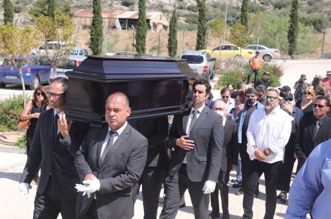 Κηδεία Δάκη: Φίλοι και συγγενείς του είπαν το τελευταίο «αντίο»