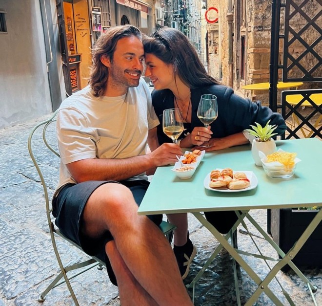 Το όμορφο κι άκρως ερωτευμένο ζευγάρι στη Νάπολη της Ιταλίας 