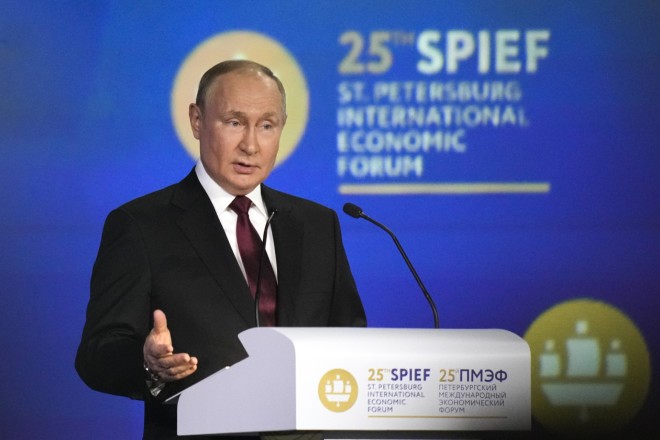 Πούτιν στο Παγκόσμιο Οικονομικό Φόρουμ Αγίας Πετρούπολης