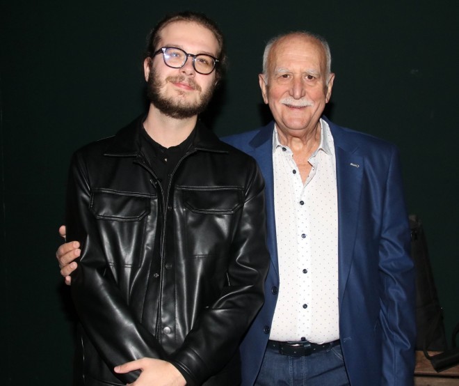 Ο Ιάσονας Παπαδάκης με τον πατέρα του, Γιώργο Παπαδάκη τον Σεπτέμβριο του 2021 /Φωτογραφία NDP Photo Agency