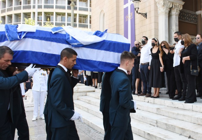 Δέσποινα Μοιραράκη: Ράκος στην κηδεία του συζύγου της, Γιάννη Κοντούλη