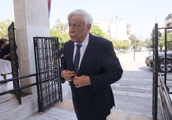 Προκόπης Παυλόπουλος στην κηδεία του Ηλία Νικολακόπουλου