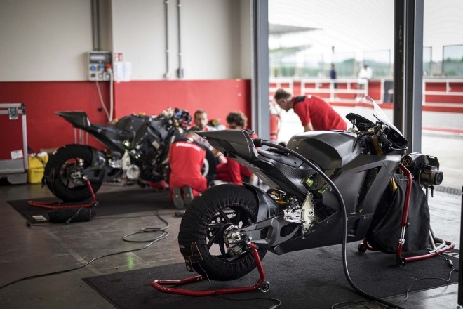 Φορτίζοντας τη νέα ηλεκτρική Ducati