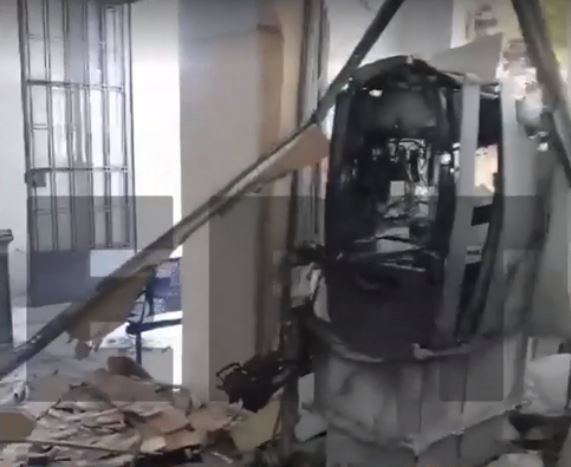 Το ATM στην είσοδο του Σισμανόγλειου νοσοκομείου μετά την έκρηξη