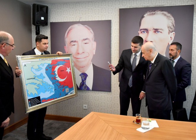 Χάρτης με τουρκική την Κρήτη από τους Γκρίζους Λύκους στον εταίρο Ερντογάν Μπαχτσελί 