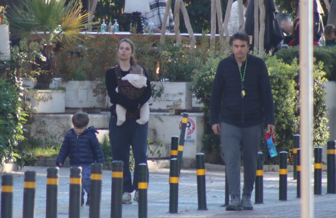 Ναστάζια Δαρίβα & Νίκος Κριθαριώτης με τα παιδιά τους