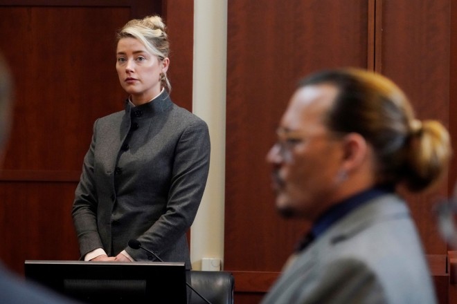Μετά από χρόνια ο Johnny Depp και η Amber Heard συναντήθηκαν στα δικαστήρια 