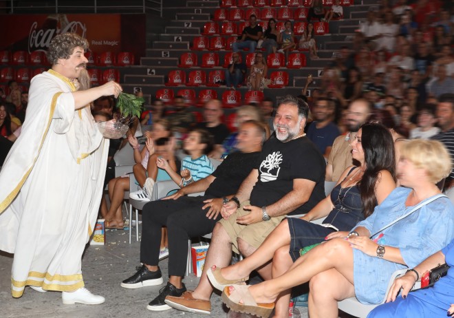 Ο Γρηγόρης Αρναούτογλου και η Νάνσυ Αντωνίου στην παράσταση του Μάρκου Σεφερλή -6
