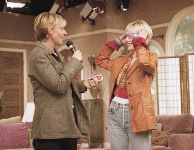 Ellen DeGeneres & Anne Heche στο πλατό της εκπομπής της κωμικού το 1999