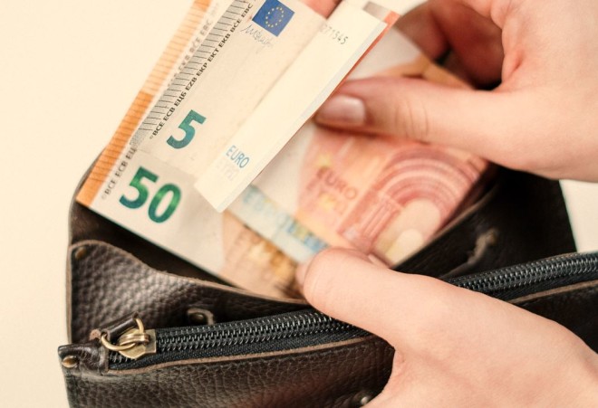 Κατώτατος μισθός: Επιστρέφει και πάλι στα 751 ευρώ μετά από 10 χρόνια