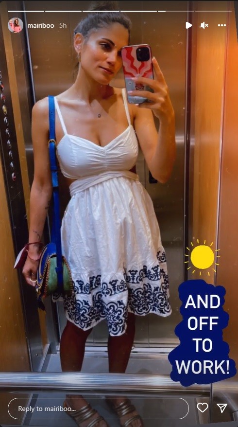 Μαίρη Συνατσάκη: Ποζάρει με φουσκωμένη κοιλίτσα στο ασανσέρ