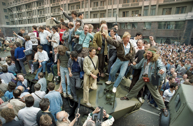 Η αντίδραση Ρώσων πολιτών απέναντι στη  απόπειρα πραξικοπήματος κατά Γκορμπατσόφ  