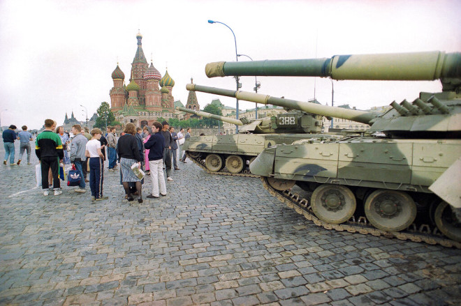 Άρματα μάχης στο πραξικόπημα στην Κόκκινη Πλατεία της Μόσχας 