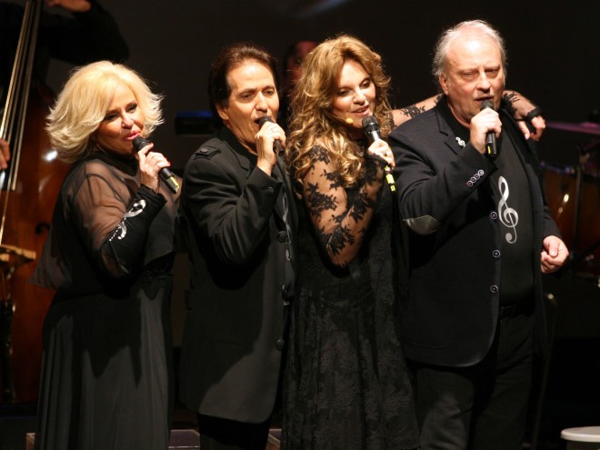 Μπέσσυ Αργυράκη, Πασχάλης, Μαριάννα Τόλη & Ρόμπερτ Ουίλιαμς το 2011 τραγούδησαν ξανά το Μάθημα Σολφέζ