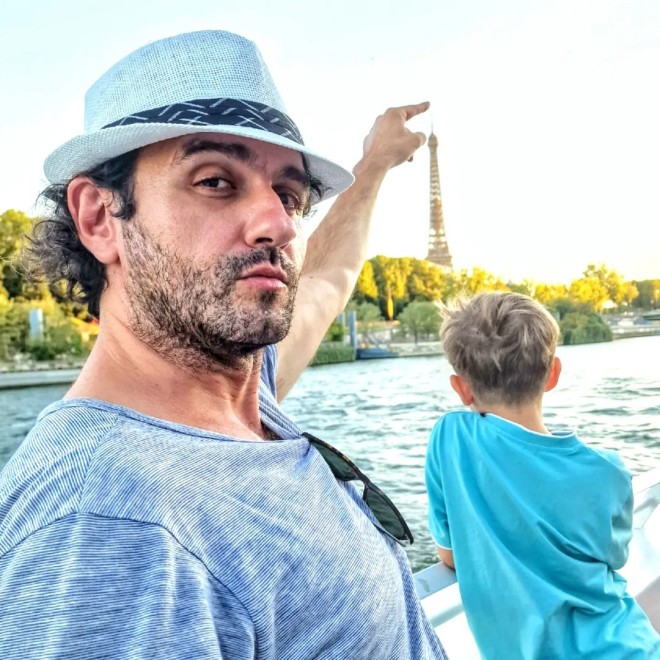 Μελέτης Ηλίας: Καλοκαίρι στο Παρίσι για τον ηθοποιό και την οικογένειά του