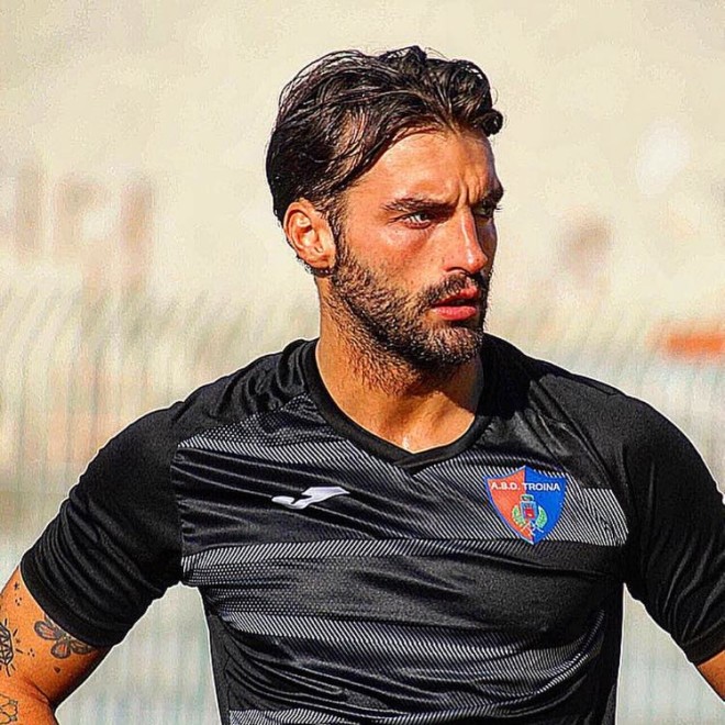 Ιταλός ποδοσφαιριστής σκότωσε με σφυρί τη σύντροφό του