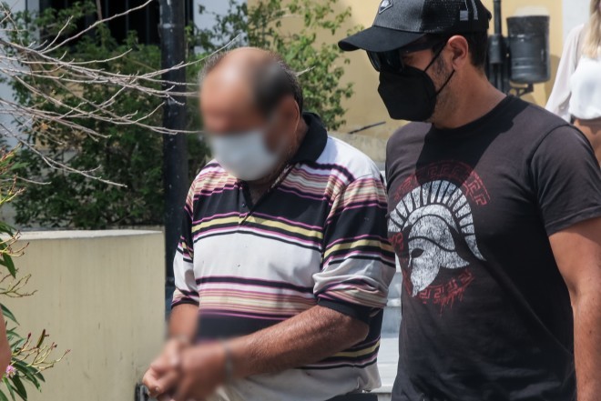 Ποινική δίωξη για απόπειρα ανθρωποκτονίας κατά συρροή ασκήθηκε στον ηλικιωμένο που πυροβόλησε και τραυμάτισε δύο ανήλικους που μπήκαν στην αυλή του, στο Αλεποχώρι / Φωτογραφία Eurokinissi