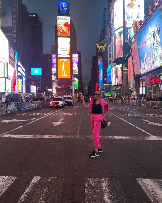 Τατιάνα Στεφανίδου: Στην Times Square με τα ρούχα της κόρης της