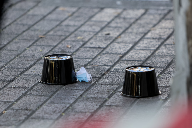 Πυροβολισμοί με δύο τραυματίες στην πλατεία Βάθη