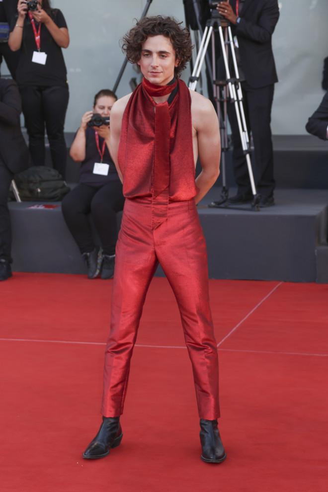 Ο Timothée Chalametστο κόκκινο χαλί του Φεστιβάλ Κινηματογράφου Βενετίας 2022