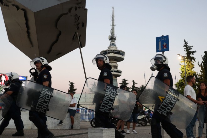Θεσσαλονίκη: αστυνομικές δυνάμεις μπροστά στη ΔΕΘ 