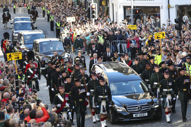 Δρακόντεια μέτρα ασφαλείας στο Εδιμβούργο - Ξεκινά το λαϊκό προσκύνημα στη βασίλισσα Ελισάβετ