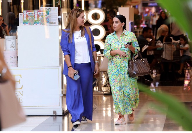 Ελίνα Παπίλα: Shopping therapy με μπλε κοστούμι -2