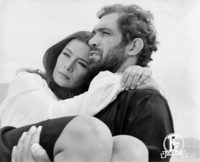 Τζένη Καρέζη και Κώστας Καζάκος στην ταινία Αγάπη και Αίμα -1968/φωτογραφία Φίνος Φιλμ