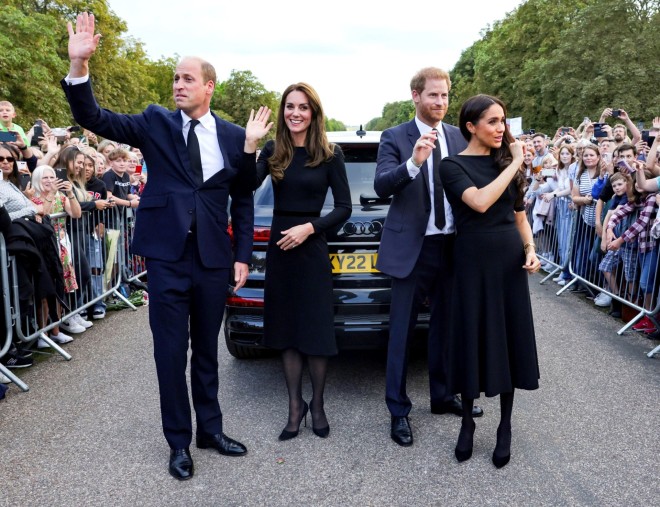 H κοινή εμφάνιση των πριγκιπικών ζευγαριών έξω από το Windsor χαρακτηρίστικε από τα βρετανικά ΜΜΕ ως «Fab Four» 