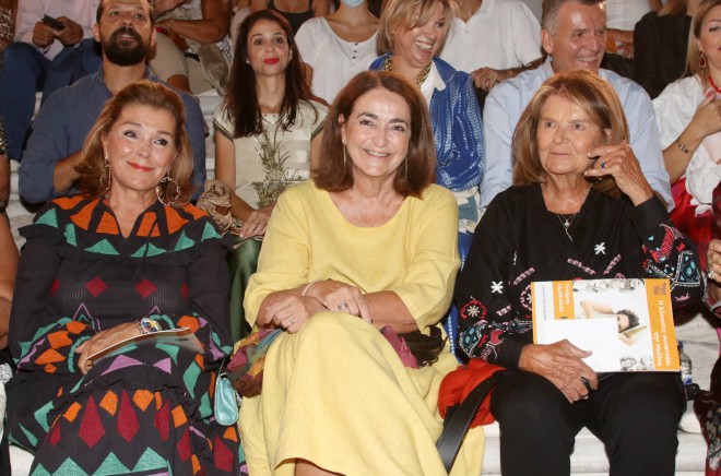 Ντόρα Μπακογιάννη: Στο Ηρώδειο με τις αδερφές της, Κατερίνα και Αλεξάνδρα -4
