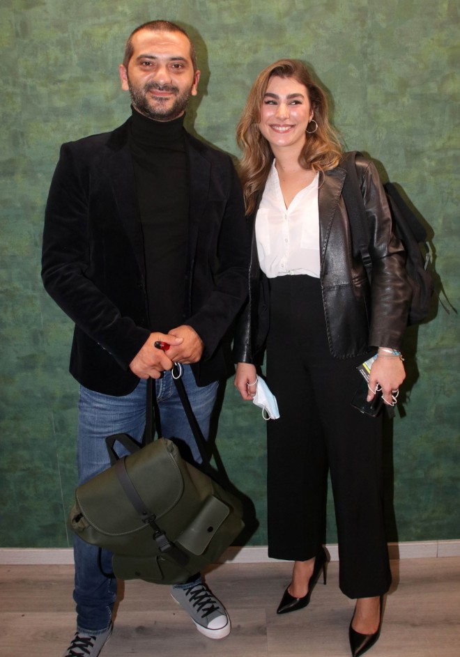 Ο Λεωνίδας Κουτσόπουλος και η Χρύσα Μιχαλοπούλου σε έξοδό τους πριν γίνει γνωστό ότι η ηθοποιός είναι έγκυος 