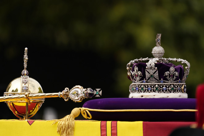 βασίλισσα Ελισάβετ - τι συμβολίζουν τα αντικείμενα στο φέρετρο