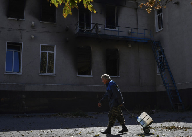 βομβαρδισμένο κτίριο στην Ουκρανία