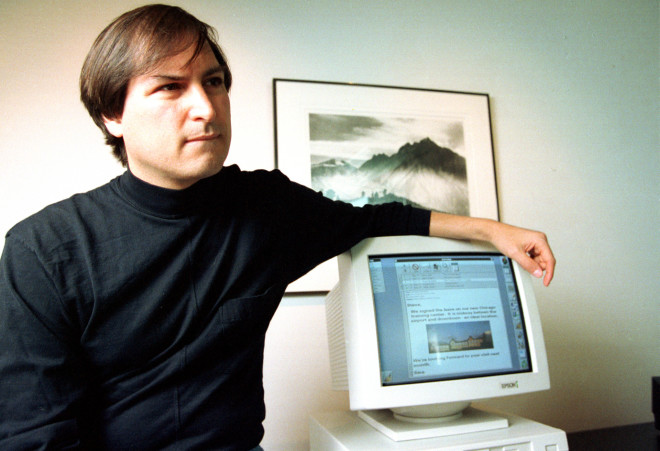 Ο Steve Jobs, συνιδρυτής της Apple Computer, μιλά σε μια αίθουσα συνεδριάσεων στη νέα του εταιρεία NeXt, Inc., στο Redwood City, Ca., τον Απρίλιο του 1993. (AP Photo)