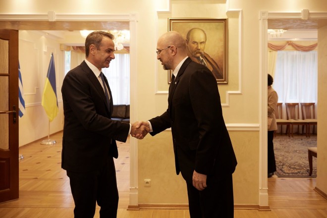 Ο Κυριάκος Μητσοτάκης με τον πρωθυπουργό της Ουκρανίας στην Πράγα  