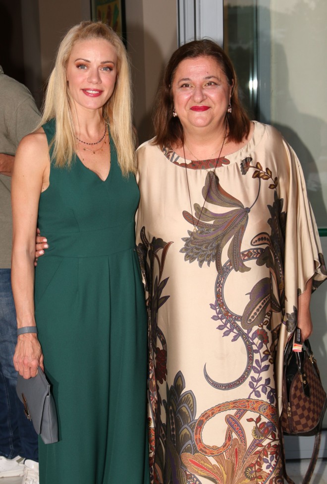 Η Ζέτα Μακρυπούλια και η Ελισάβετ Κωνσταντινίδου στην πρεμιέρα της παράστασης «Το δικό μας Σινεμά» στο θέατρο Άλσος
