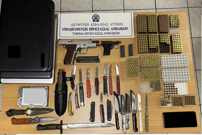όπλα που βρέθηκαν στο σπίτι του 53χρονου στον Κολωνό