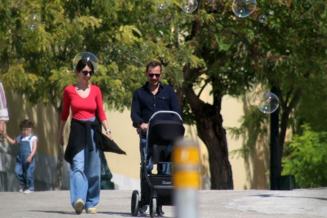 Γιώργος Πυρπασόπουλος: Βόλτα στο Ζάππειο με τη σύζυγο και την κόρη τους