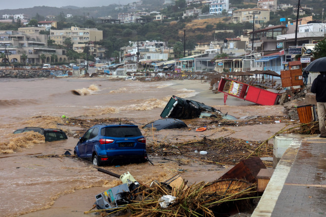 Αυτοκίνητα που παρασύρθηκαν από τα νερά στην Κρήτη