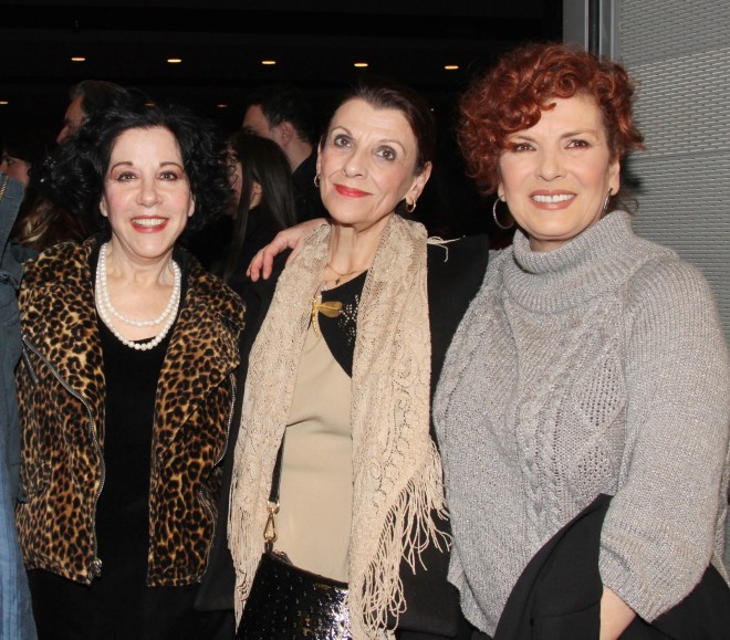 Μίνα Αδαμάκη, Μαρία Κανελλοπούλου & Ασπασία Τζιτιζάκη σε θεατρική πρεμιέρα 