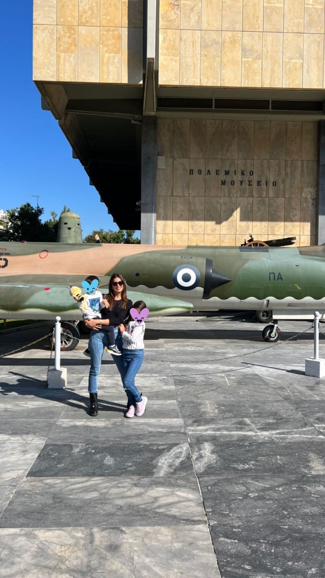 Σταματίνα Τσιμτσιλή: Πήγε τα παιδιά της στο Πολεμικό Μουσείο -2
