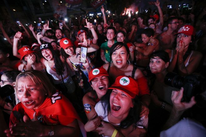 Βραζιλία κόσμος πανηγυρίζει τη νίκη Λούλα