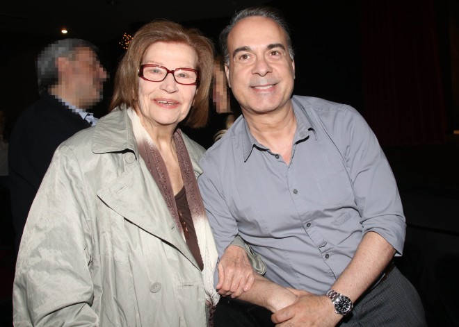 Ο Φώτης Σεργουλόπουλος με τη θεία του, τη γνωστή ηθοποιό Κατερίνα Γιουλάκη, στα βραβεία Χορν το 2017