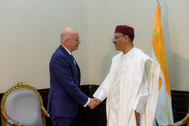 O Ν. Δένδιας με τον πρόεδρο του Νίγηρα Mohamed Bazoum 