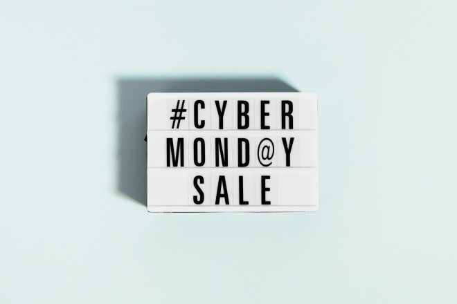 Tη Δευτέρα 28 Νοεμβρίου πέφτει η Cyber Monday, η ημέρα που τα ηλεκτρονικά καταστήματα (κυρίως) προσφέρουν πολλά προϊόντα σε μεγάλη έκπτωση