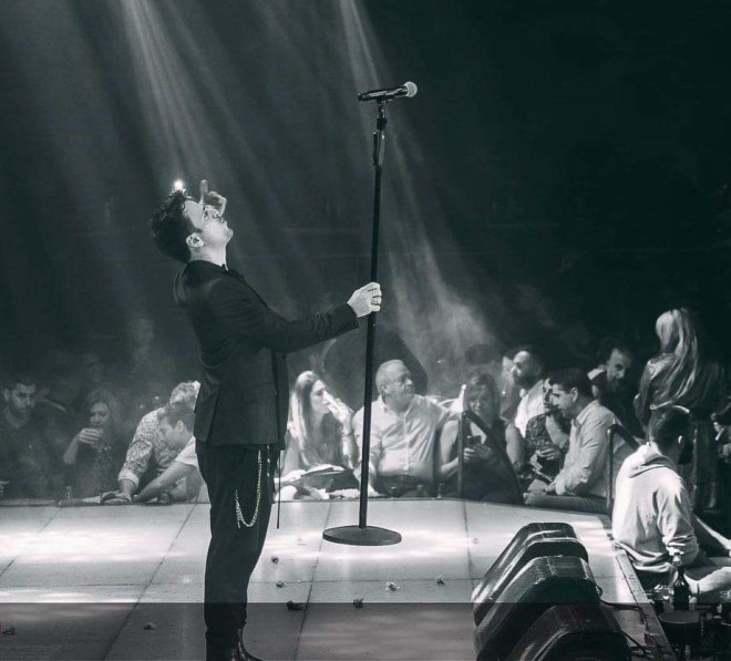  Ο Νίκος Δούρος θεωρείται ένας από τους πιο ταλαντούχους τραγουδιστές της νέας γενιάς