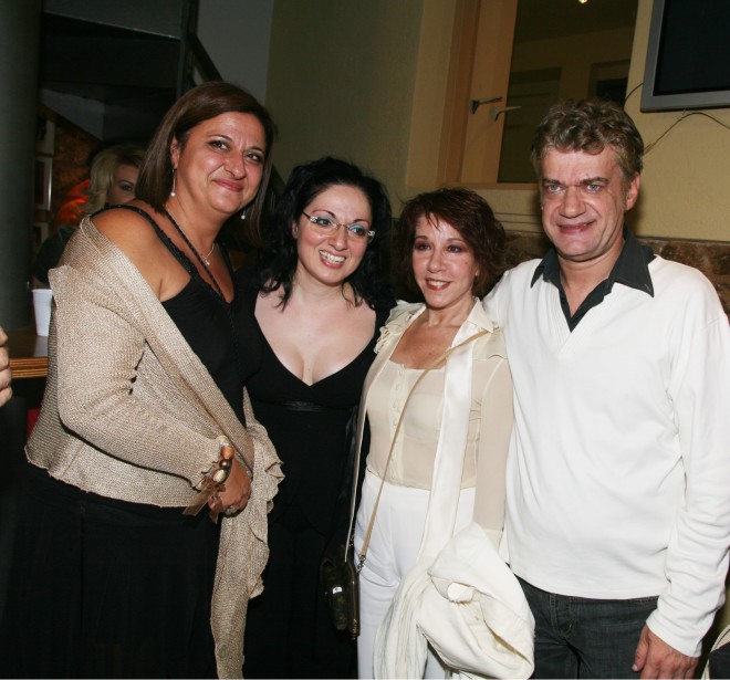 .Ελισάβετ Κωνσταντινίδου-Σοφία Μουτίδου-Μίνα Αδαμάκη-Τάκης Παπαματθαίου σε θεατρική πρεμιέρα το 2007/ φωτογραφία NDP