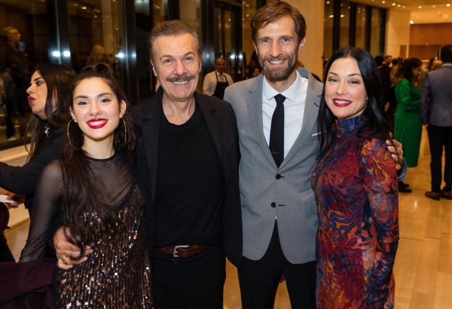 Ο Λάζαρος Γεωργακόπουλος με την κόρη του, γνωστή ποπ σταρ Joanne, κι ο Μάξιμος Μουμούρης με τη σύζυγό του βουλευτή Νάντια Γιαννακοπούλου